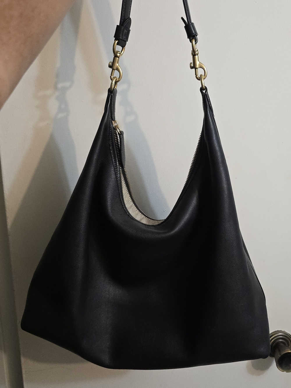 Coach JULIET 38 Black Leather Shoulder Bag - Classic Hobo Style - Picture 2 of 5